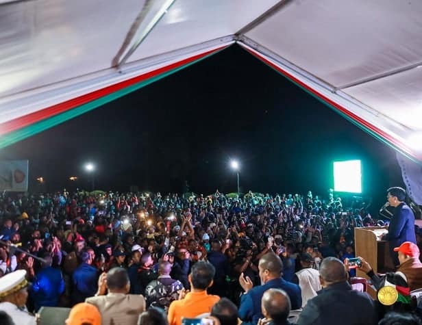 Image à la une de Filoha Andry Rajoelina tao Sainte-Marie, 14.07.2023 : “N’iza n’iza, na antokon’olona, na andian’olona dia tsy hisy ahasakana ny sitrapon’Andriamanitra”
