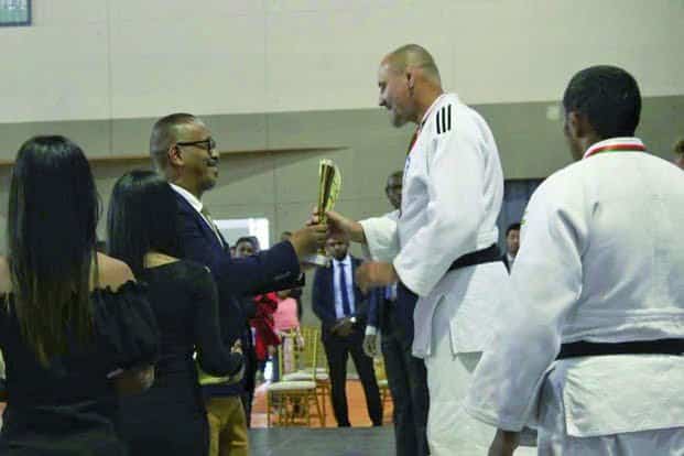Image à la une de Le ministre Resampa célèbre-t-il à juste titre les victoires des judokas aux JIOI ?