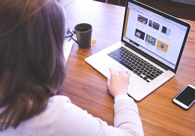Image à la une de Sureffectif dans les universités – La formation en ligne comme recours