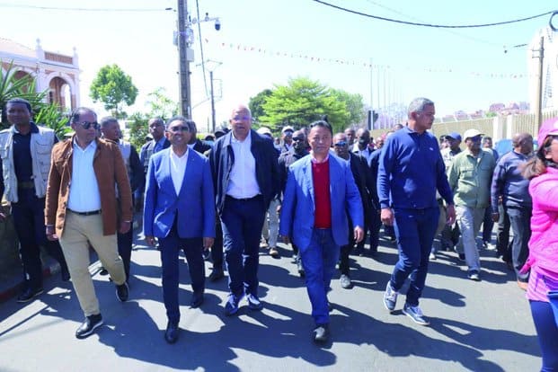 Image à la une de Forcing politique - 11 candidats veulent semer le chaos 