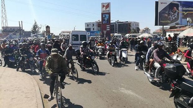 Image à la une de Embouteillage à Anosizato – Les agents de circulation débordés