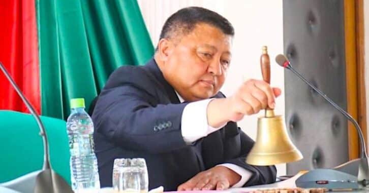 Image à la une de Le président du Sénat destitué