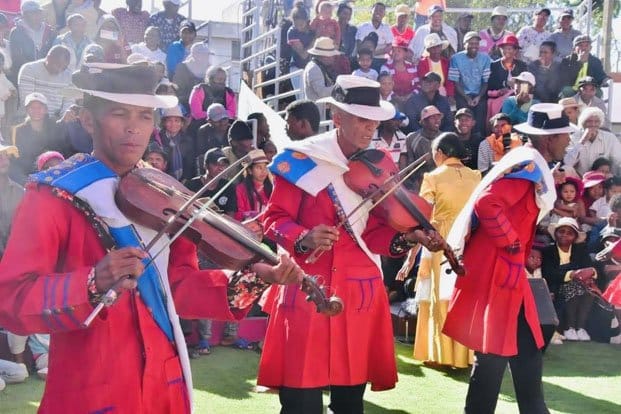 Image à la une de « Ady hira gasy goavana » – Rafarahasimanga affrontera la troupe de Ra-Chri