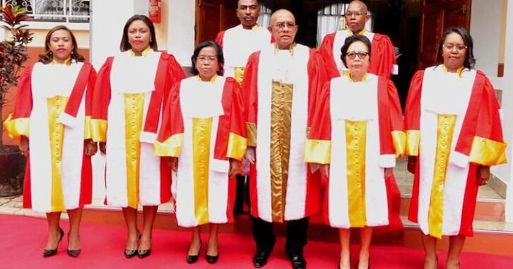 Image à la une de Andry Rajoelina a-t-il raison de refuser la dissolution de la HCC ?