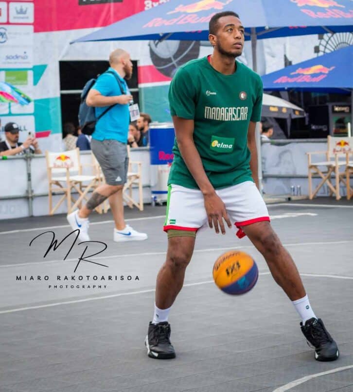 Image à la une de BASKETBALL – 3×3 – Elly Randriamampionona – « La chance d’aller aux J.O de Paris existe »