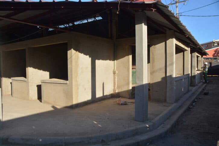 Image à la une de ANTSIRANANA – Les travaux de réhabilitation du Bazarikely avancent