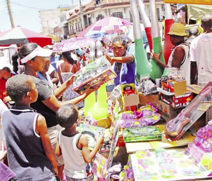 Image à la une de BAZAR DE NOEL – Achats de cadeaux et actions sociales se conjuguent