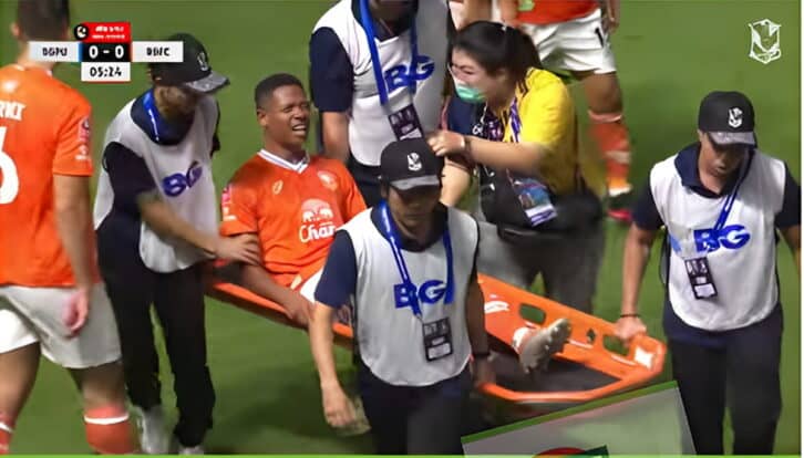 Image à la une de FOOTBALL – THAÏ LEAGUE 1 – Njiva sort sur blessure dès la 5e minute