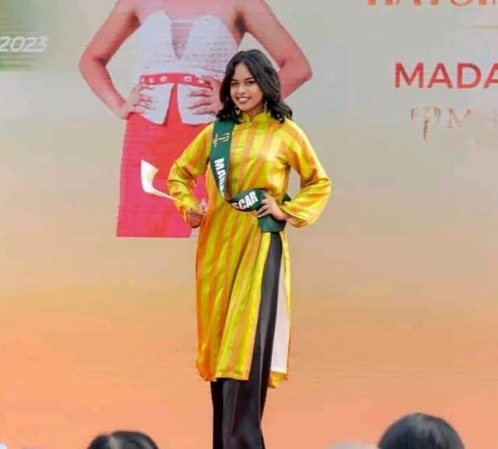 Image à la une de Fifaliana Valisoa Ratsimbazafy, également connue sous le nom de MISS EARTH, reçoit le soutien du grand public.