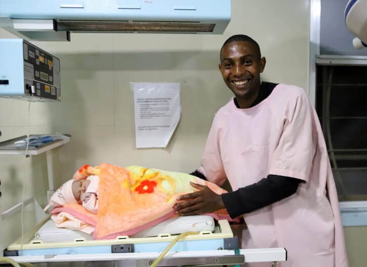 Image à la une de HEUREUX ÉVÈNEMENT –  Le bébé Alia né le 25 décembre à 00h 00