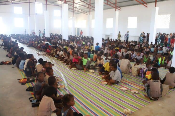 Image à la une de AMBOASARY-SUD –  Des repas chauds pour les personnes vulnérables