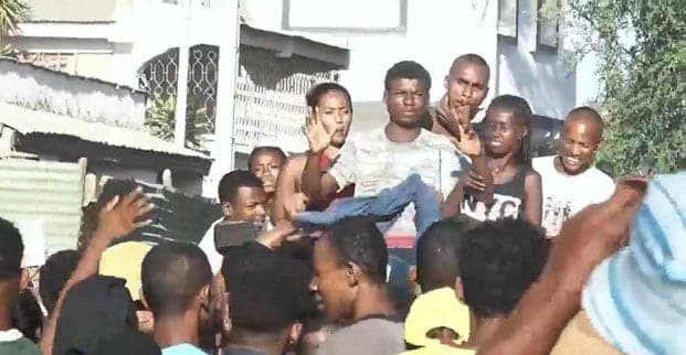 Image à la une de Enterré il y a deux ans – Un jeune homme réapparaît miraculeusement…