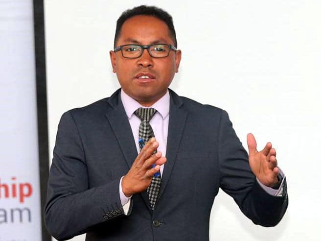 Image à la une de Faniry Alban Rakotoarisoa : Le Conseil d’État a annulé la suspension de son licenciement.