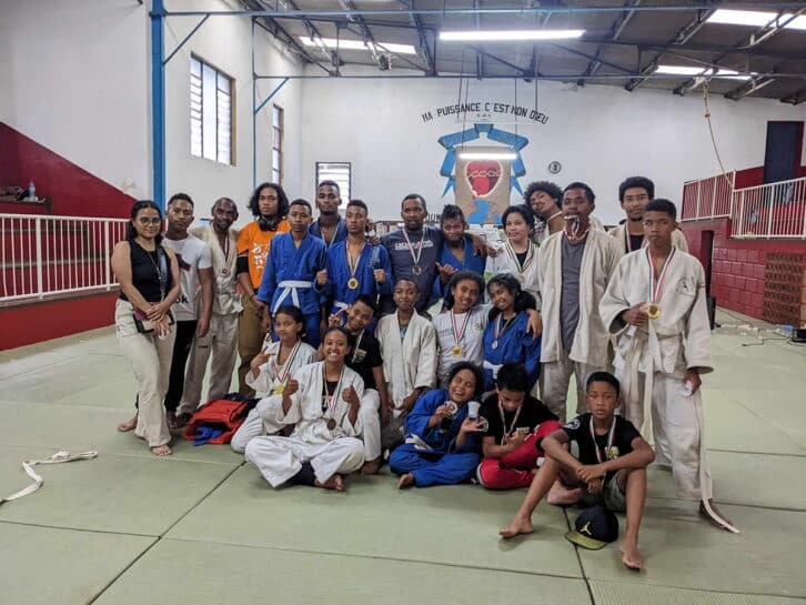 Image à la une de JIUJITSU – TOURNOI DE NOËL – Les enfants sous les projecteurs
