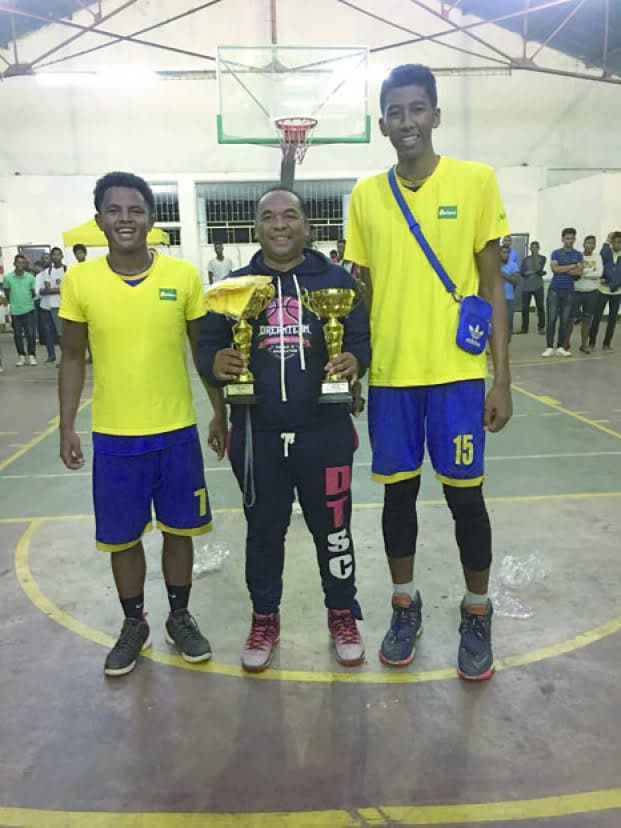 Image à la une de  Basket-Jubilé 45 ans de Coach Bay - Un duel épique GNBC vs CosPN à savourer