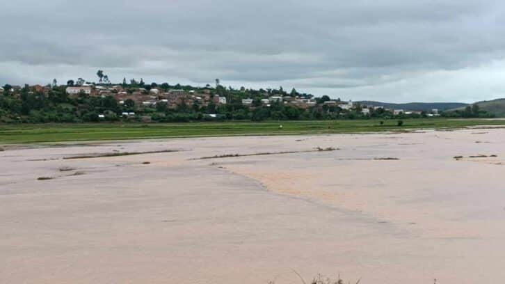 Image à la une de INONDATION À AMBATONDRAZAKA – Près de trois cents hectares de rizières sous les eaux