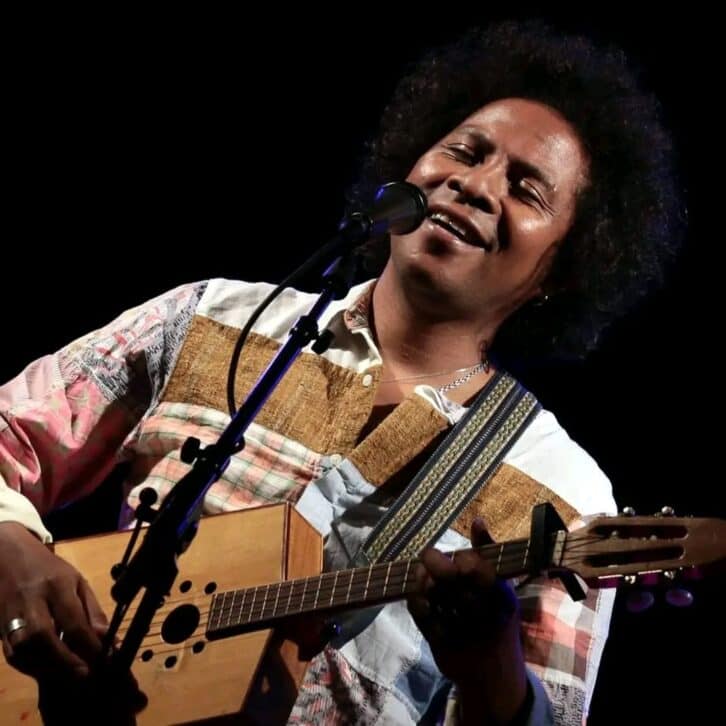 Image à la une de MUSIQUE – Théo Rakotovao dévoile  son troisième album