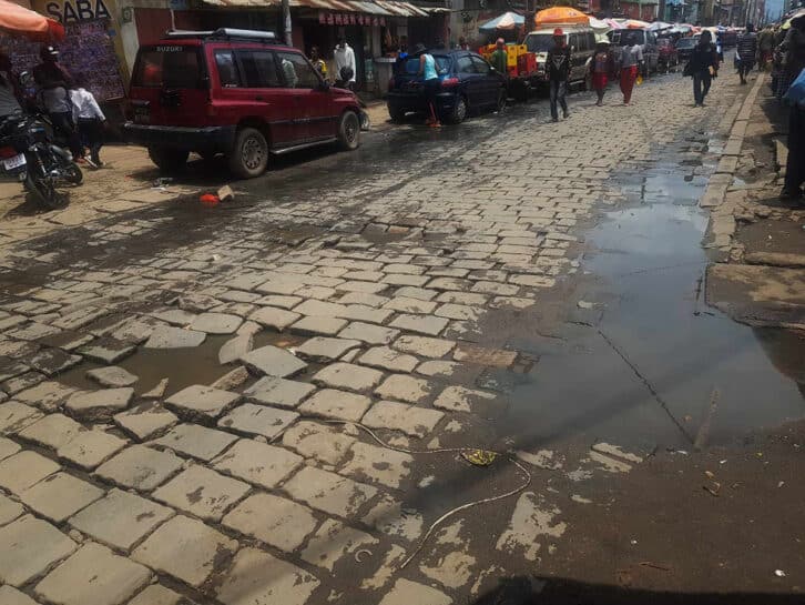Image à la une de ANTANANARIVO –  La réhabilitation des routes en stand-by