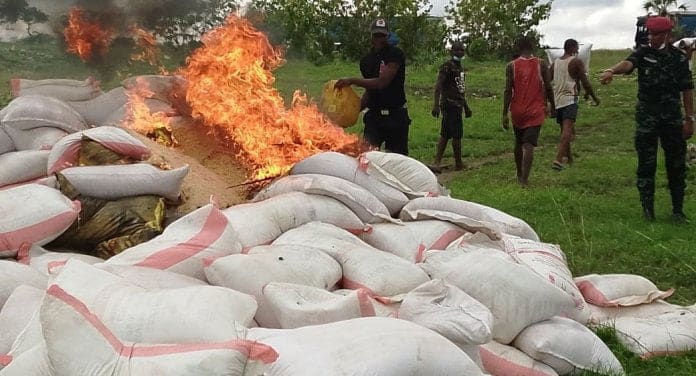 Image à la une de Riz avarié à Mahajanga : Le préfet de Mahajanga et la directrice régionale du Commerce, en prison