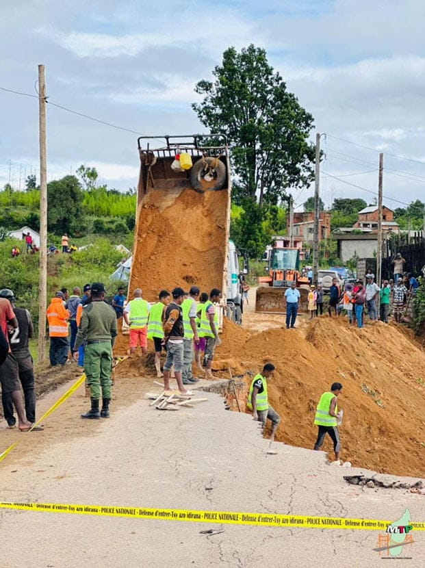 Image à la une de Intervention post-cyclonique sur la RN7 – La circulation rétablie en quelques heures !