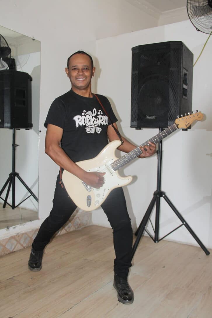 Image à la une de MUSIQUE ROCK  – Andry Balafomanga tire sa révérence