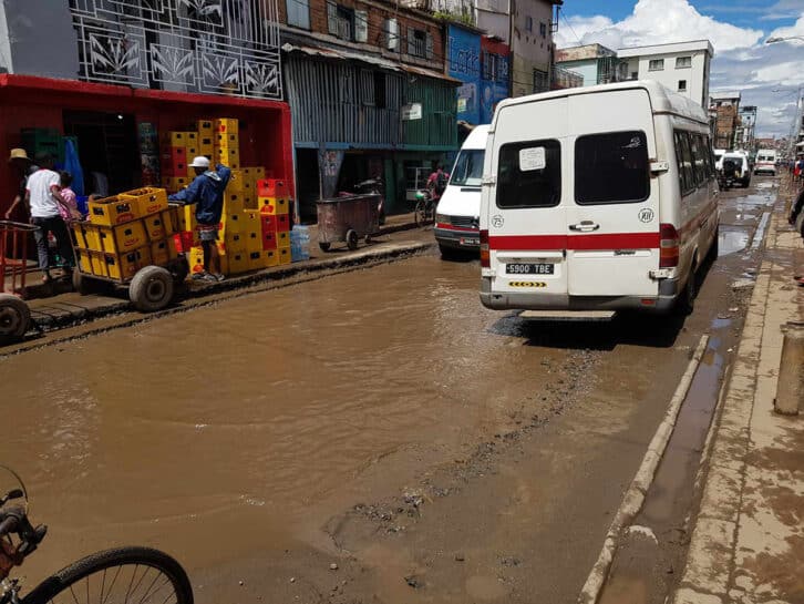 Image à la une de INFRASTRUCTURES – La réhabilitation des routes dans la capitale en stand-by