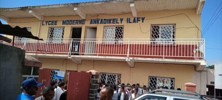 Image à la une de ANKADIKELY ILAFY –  Des lycéennes tombent en syncope