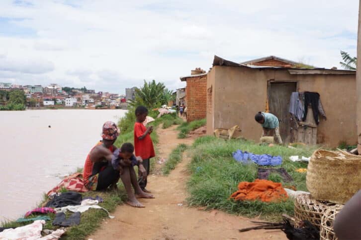 Image à la une de INTEMPÉRIES –  Des familles évacuées à Ampitatafika
