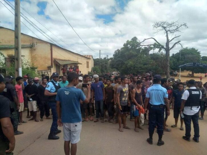 Image à la une de AMBATONDRAZAKA – Mouvement de foule contre la coupure d’électricité