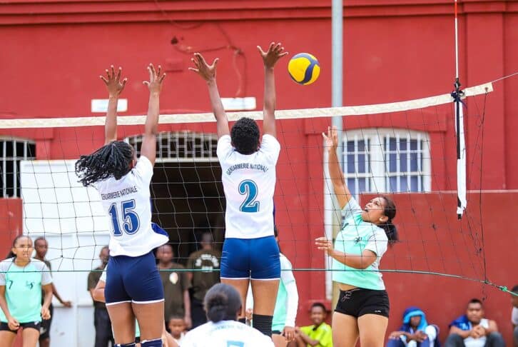 Image à la une de VOLLEYBALL – ANALAMANGA  – ASI 1 rebondit, GNVB confirme