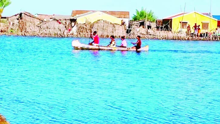 Image à la une de DÉGÂTS DES PLUIES –  Circulation en pirogue dans la ville de Toliara