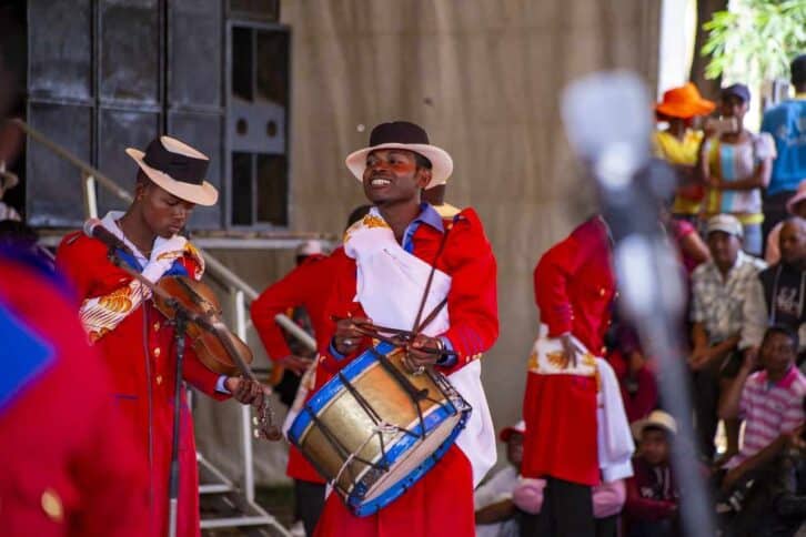 Image à la une de Fety lehibe tamin’ny alalan’ny ady hiragasy goavana no nanamarihan’ny Mpihira gasy ny nahatafiditra ny Hiragasy ho Harena ara-kolontsaina tsy azo tsapain-tanana.
