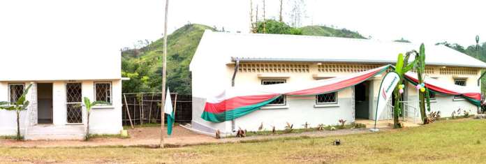 Image à la une de Antsampanana et Vohitrambato : Nouvelles infrastructures scolaires et d’adduction d’eau remises par Ambatovy