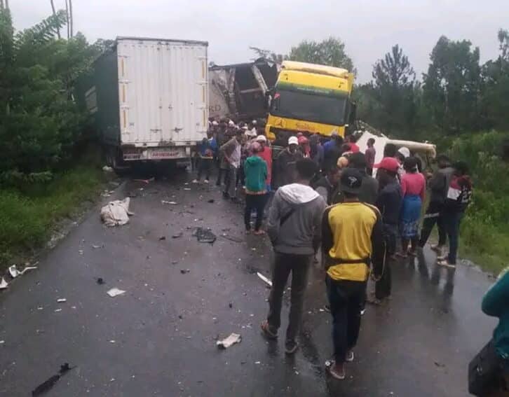 Image à la une de RN 2 – ANTSAMPANANA – Le carambolage de trois camions fait un mort