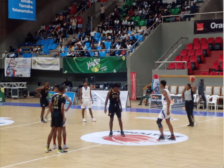 Image à la une de SMATCHIN   – Les basketteurs de l’ESD dominent Cnela