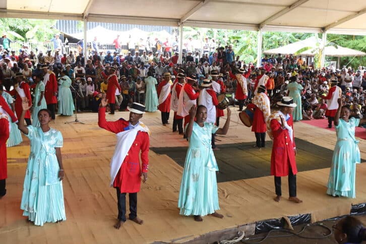Image à la une de HIRA GASY –  Ramilson et Rasoalalao enflamment le Kianjan’ny Kanto.