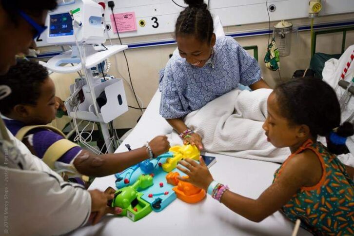 Image à la une de ACTION HUMANITAIRE – L’inscription aux activités du Mercy Ships sous conditions