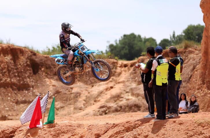 Image à la une de MOTOCROSS – GP 100% MX – Lucas Robert devance les champions locaux
