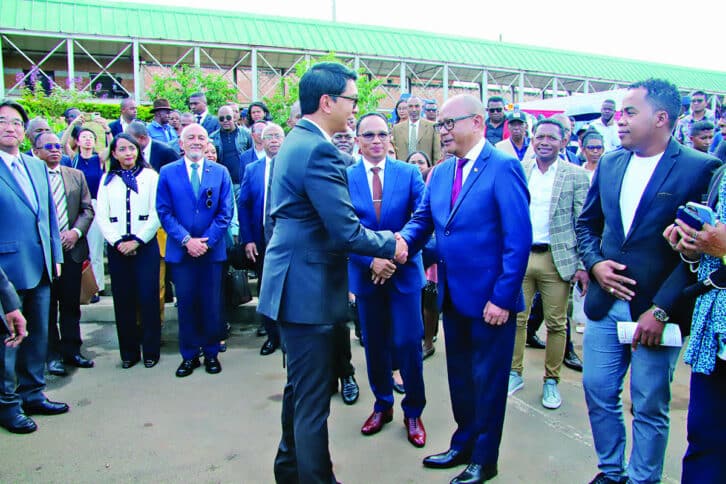 Image à la une de ANTANANARIVO – Rajoelina donne dix jours pour nettoyer la ville
