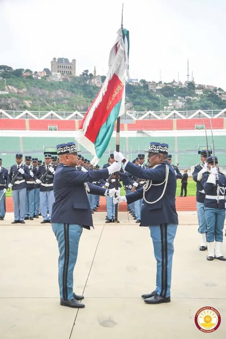 Image à la une de PASSATION DE COMMANDEMENT –  Christian Ntsay met en garde les gendarmes corrompus