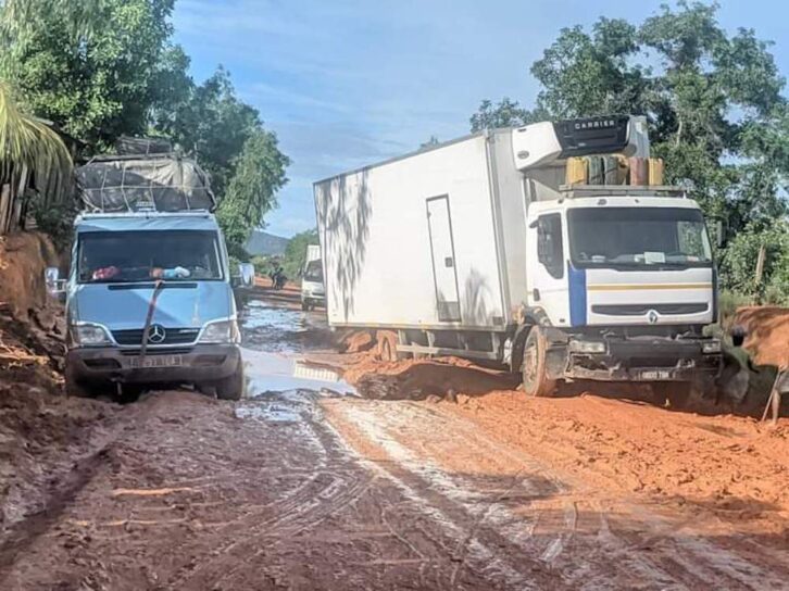 Image à la une de ROUTE NATIONALE 4 – L’asphalte garni   de milliers de cavités