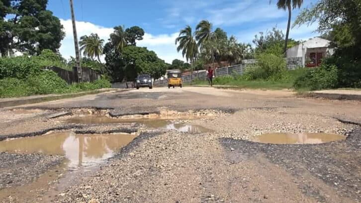 Image à la une de MAHAJANGA – Reconstruction de cinq kilomètres de route en goudron