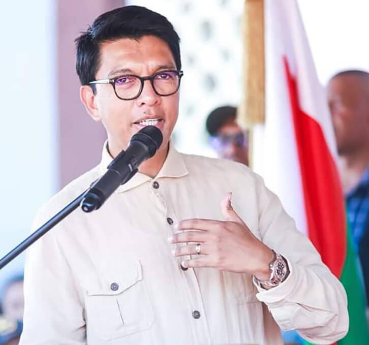 Image à la une de CARNETS DE FOKONTANY BIOMÉTRIQUES – Rajoelina s’insurge contre les négligences