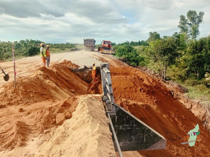 Image à la une de CIRCULATION – Les travaux de réhabilitation de la RN6 pour le retour de la circulation se concentrent sur les parcelles d’Ankiabe, du pont d’Ankiabe et de Mahavavy