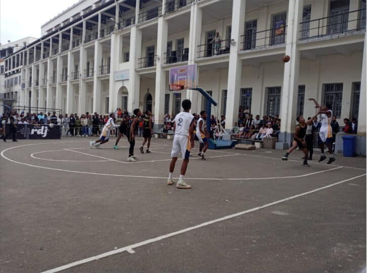 Image à la une de BASKETBALL- INTER-LYCÉES –  Les garçons de Sainte Chantal restent invaincus
