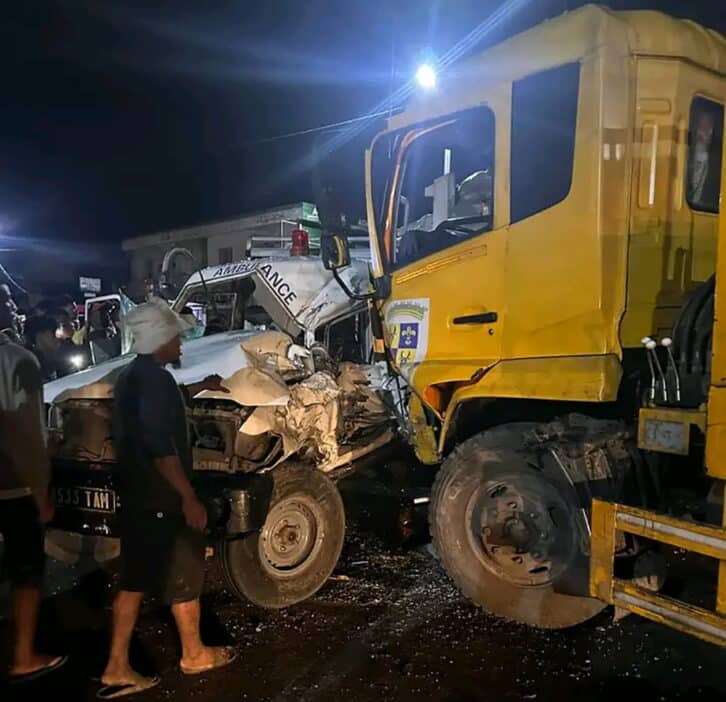 Image à la une de COLLISION À MAHAZO – Cinq occupants d’une ambulance frôlent la mort