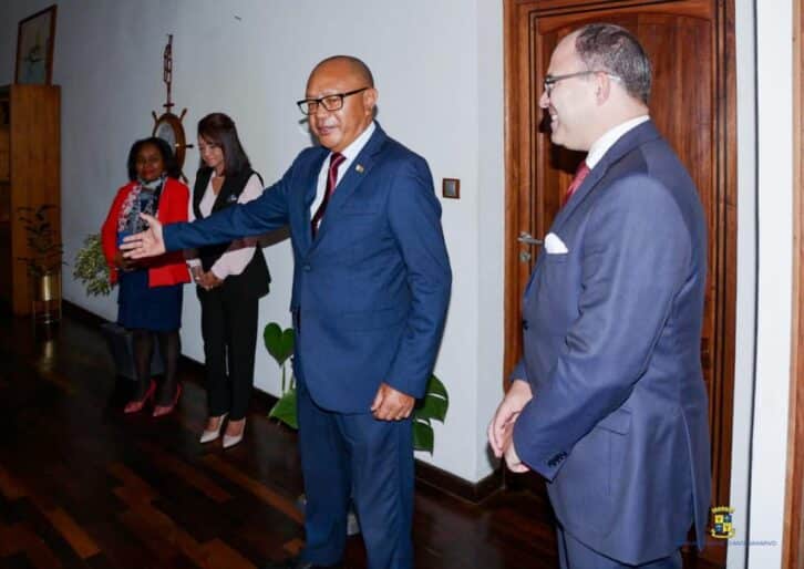 Image à la une de ARNAUD GUILLOIS  – «Poursuivre et accélérer les investissements au profit d’Antananarivo»