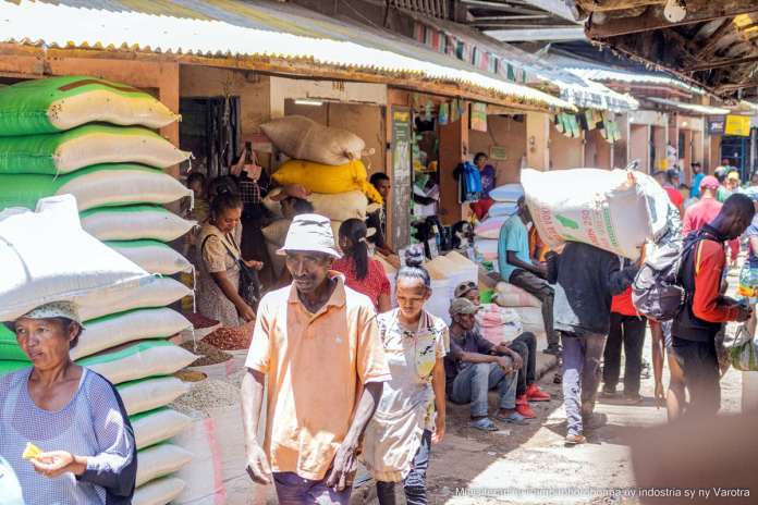 Image à la une de Produits de première nécessité : Baisse tendancielle des prix sur le marché local, selon le MIC
