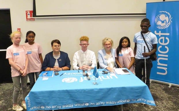 Image à la une de « Youth advocate » de l’UNICEF – Gilardy porte la voix des enfants albinos et handicapés