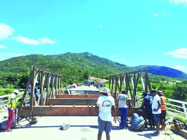 Image à la une de Interventions post-cycloniques – La circulation à Ambilobe-Vohémar à rétablir jusqu’en fin de semaine !